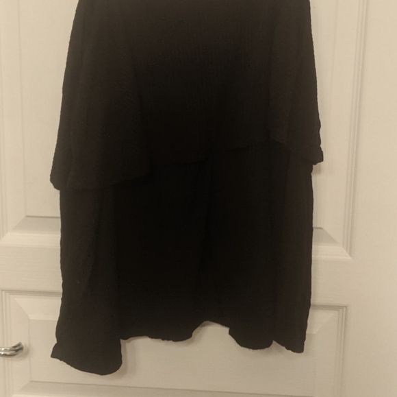 Black layered top - Picture 2 of 4